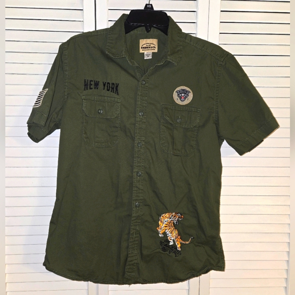 Roebuck & Co. Men's M Tiger Embroidered Button-down Shirt
